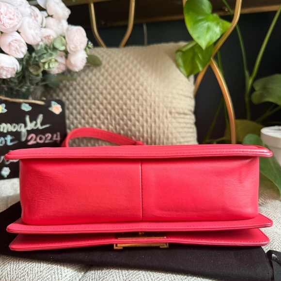 Chanel Old Medium Boy✨PRICE is FIRM✨ - Picture 14 of 16